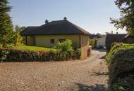 Einzigartiges Haus in Südlage mit unverbaubarem Fernblick auf leichter Hanglage