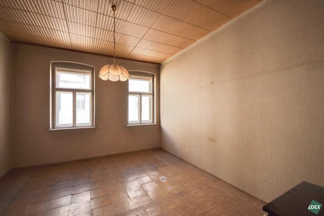 Sanierungsbedürftige 2-Zimmer-Altbau mit Potenzial
