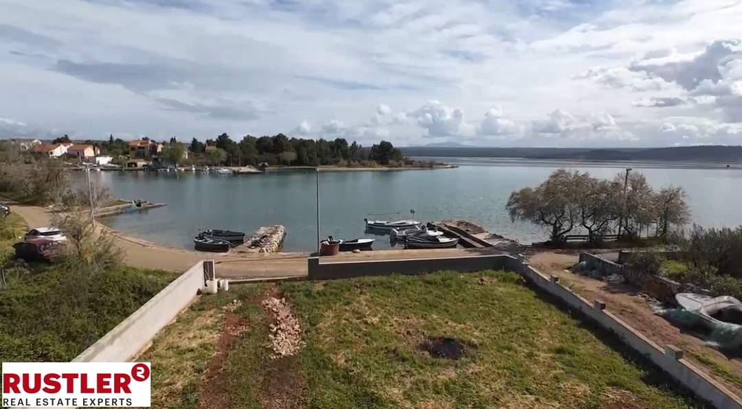 Erste Reihe am Meer! Ruhige Vorstadtoase Bezirk Sibenik