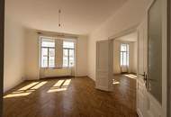 Großzügige 5-Zimmer-Altbauwohnung mit Balkon // Spacious 5-Room Period Apartment with Balcony //