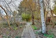 Wohnhaus mit Schwimmteich - 2 Wohneinheiten und Geschäft möglich