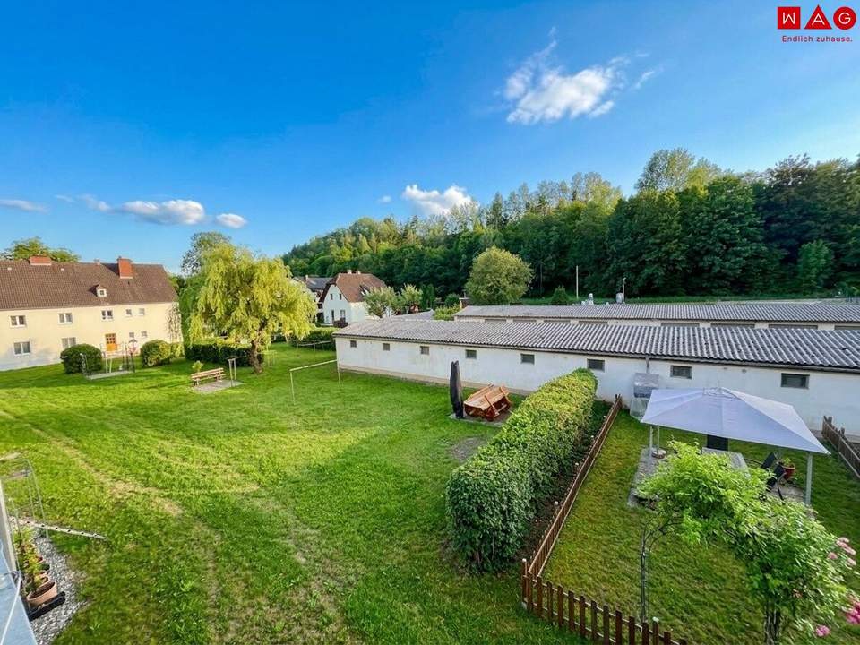 Neu sanierte, 2-Zimmerwohnung mit Balkon und Ausblick ins Grüne!