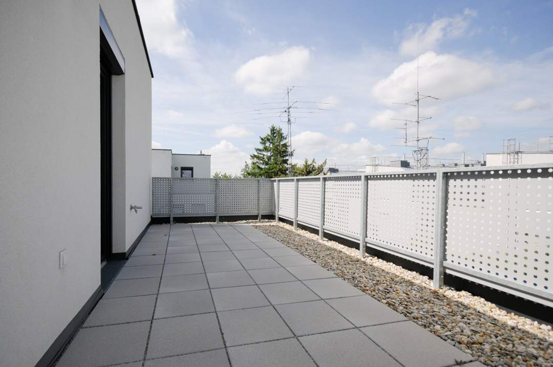 ERSTBEZUG: 2-ZIMMER DG-TRAUM MIT TERRASSE!