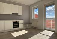 ZWEITBEZUG nach Sanierung // Schöne 2 Zimmer Wohnung mit Balkon | 1. Stock | Fernblick | Einbauküche | ab 1. Oktober 2026