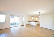 Familienwohnung: Schöne 5-Zimmer-Maisonette-Wohnung mit Balkon und Terrasse direkt an der Donau