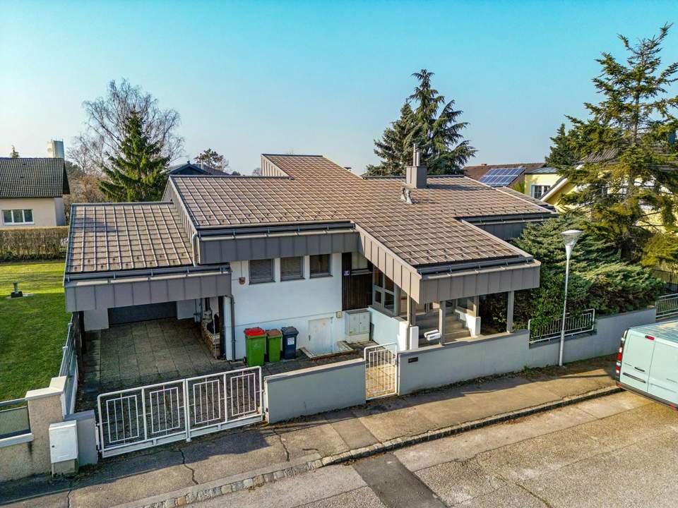 Gepflegtes Einfamilienhaus mit schönem Garten in Schnellbahnnähe