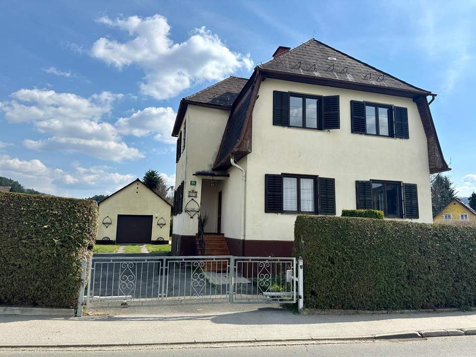 Haus mit großem Grundstück