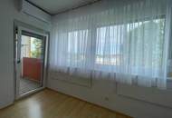 Feldkirchen bei GRAZ: Sonnige, renovierte 3-Zimmer-Wohnung in Ruhelage mit Erstbezugscharakter, Loggia + Parkplatz