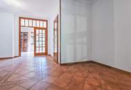 Grüne Oase in Prestige-Lage, Stilvilla mit ca. 1.600 m² Grund, Gästehaus, 2 Garagen und großem Pool