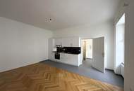 Kleine Wohnung mit Blick in den Innenhof // Tiny Apartment with view in the inner court yard //