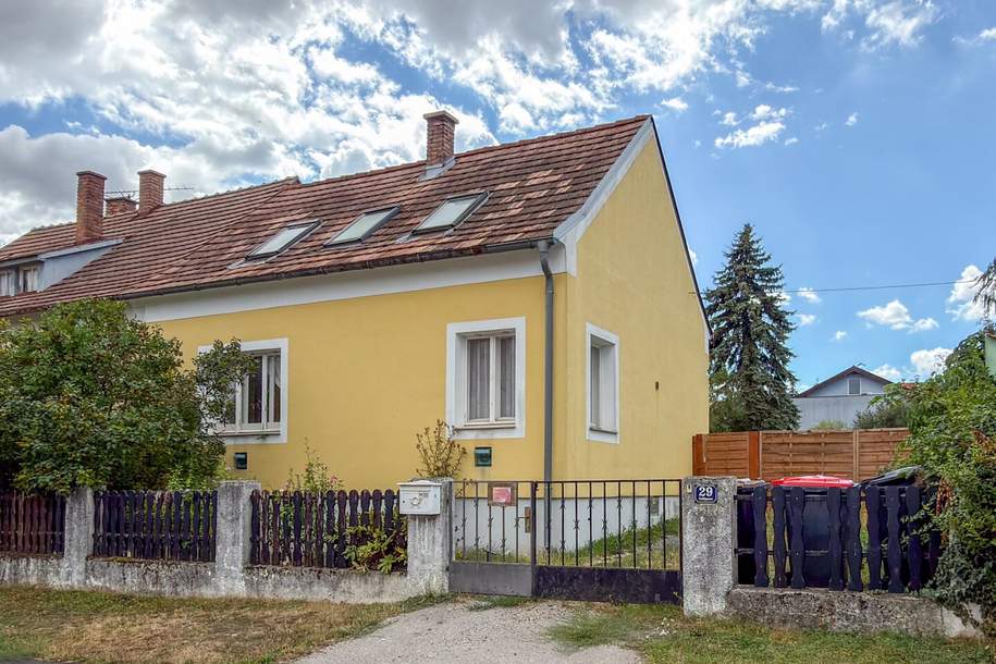 Solides Einfamilienhaus mit Potential auf großem Grundstück, Haus-kauf, 198.000,€, 2191 Mistelbach