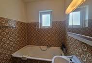 LIEBEVOLLES, RENOVIERUNGSBEDÜRFTIGES LANDHAUS MIT HERRLICHEM, RUHIGEN GARTEN