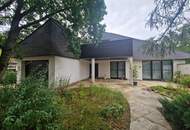 ARCHITEKTENWOHNJUWEL MIT PARKÄHNLICHEM GARTEN IN RUHELAGE MIT ALTBAUMBESTAND IM NAHBEREICH VON WIEN MIT HERVORRAGENDER INFRASTRUKTUR