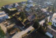 Kleines Haus mit großem Grundstück