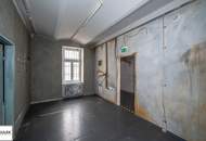 Geschäftslokal mit breiter Straßenfront, großen Schaufensterflächen und flexiblem Grundriss nahe Mariahilferstraße