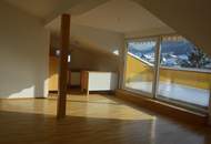 Sonnige 4 Zi-Dachgeschosswohnung mit Terrasse und Balkon!