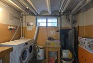 "Haus Emma - mit "Schirm, Charme &amp; Melone"