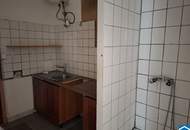 Renovierungsbedürftige Altbauwohnung mit klassischem Charme