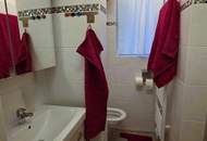 Zwei-Zimmer-Wohnung in renoviertem Altbau mit attraktiver Außenfläche!