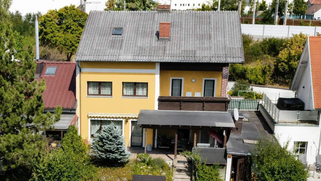 Großzügiges ökologisches Einfamilienhaus in Wiener Neustadt mit Pool, Balkon und viel Ausbaupotential!