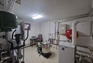 VIEL PLATZ BIETET DIESES HOCHWERTIGE WOHNJUWEL IN AUSGEZEICHNETER WOHNLAGE MIT INDOORPOOL, SAUNA, TRAUMHAFTEM WINTERGARTEN UND HERRLICHEM GARTEN SAMT ALTBAUMBESTAND