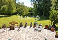 Französisches Jagd-Chalet – nur 30 Minuten von Wien: 2.480 m² Grundstück in unverbaubarer Ruhelage