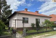 Charmanter Bungalow mit großem Garten und viel Potenzial in Felixdorf