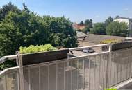 Lichtdurchflutete Wohnung mit Balkon und Grünblick