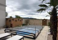 Exklusive Wohneinheit im Eckreihenhaus mit Luxusgarten &amp; Pool // Exclusive unit in a corner townhouse with a luxurious garden and pool //