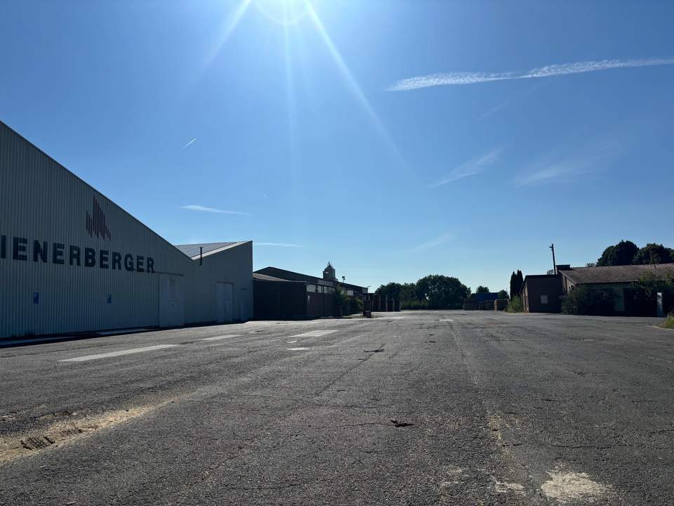 Großzügige Lagerhalle in Siget – Top Lage auf 67.000 qm (Provisionsfrei)