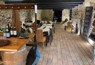 Außergewöhnliches Geschäftslokal mit charmanten Keller