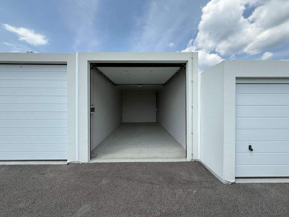 Wohnmobilgarage mit 27 m², extra hoch & ideal für Camper oder Transporter in Liezen zu vermieten !