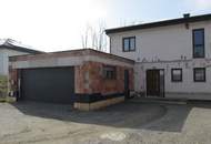 Modernes Einfamilienhaus mit Garage, Garten und großzügigem Nebengebäude
