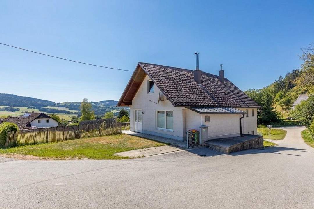 Saniertes Wohnambiente trifft auf unverbaubaren Ausblick – Einfamilienhaus in Schindlau