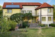 Podersdorf- Zweifamilienhaus mit Lagerhalle und Garten- viel Platz für alle!