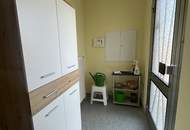 Haus in Grünruhelage mit offener Terrasse, Balkon und Garage