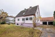 Haus mit Sanierungsbedarf auf großem Grundstück in perfekter Wohngegend