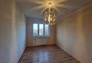 LIEBEVOLLES EIN- BZW. MEHRFAMILIENHAUS IN TRAUMHAFTER WOHNLAGE MIT HERRLICHEM FERNBLICK DIREKT AN FELDER DER REGION ANGRENZEND