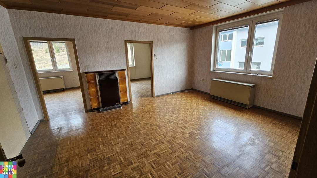 3-Zimmer Genossenschaftswohnung zur Selbstrenovierung im letzten Stock - ganz oben