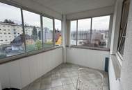 Helle und großzügige 2-Zimmer-Wohnung mit verglaster Loggia