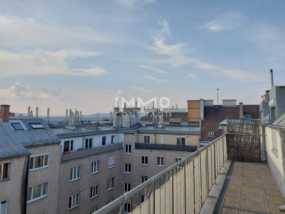 MITTEN IN DER STADT MIT HOFSEITIGER DACHTERRASSE!