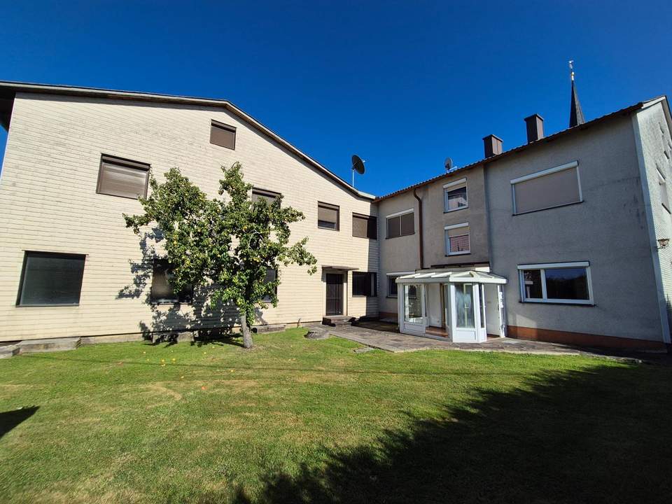 Mehrfamilienhaus mit Geschäftslokal