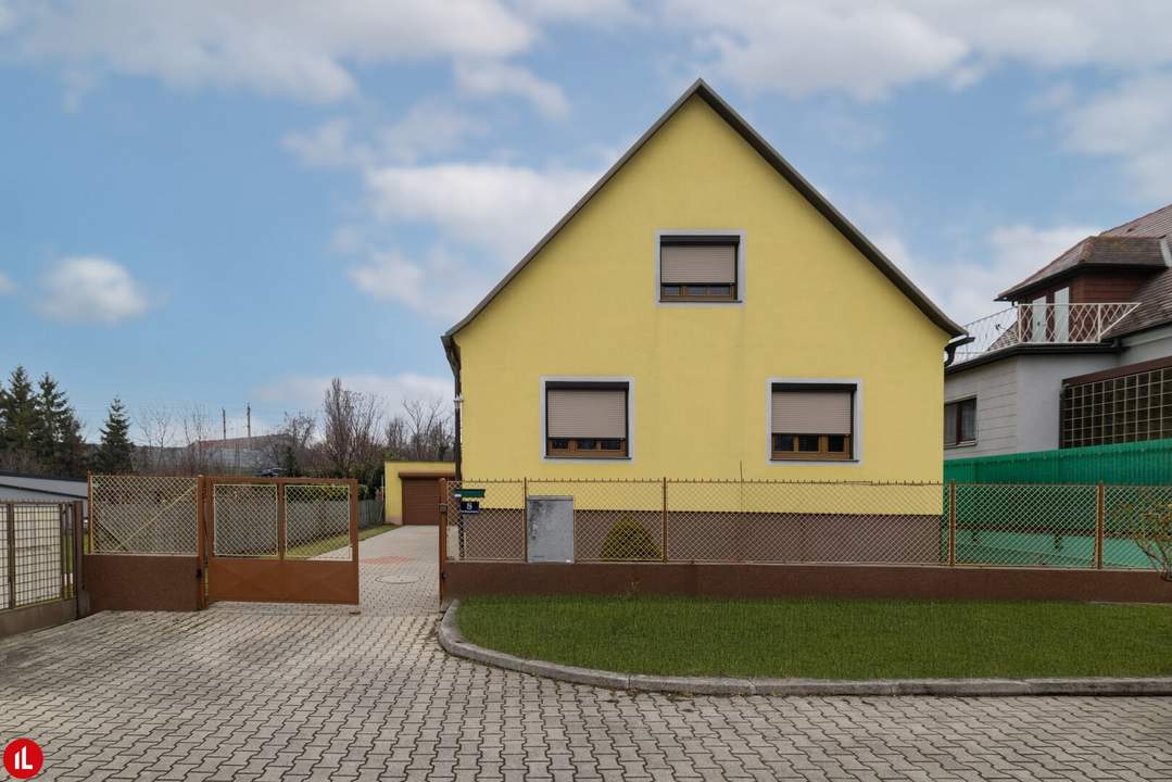 Einfamilienhaus mit großzügigem Baugrundstück in begehrter Lage von Schwechat!