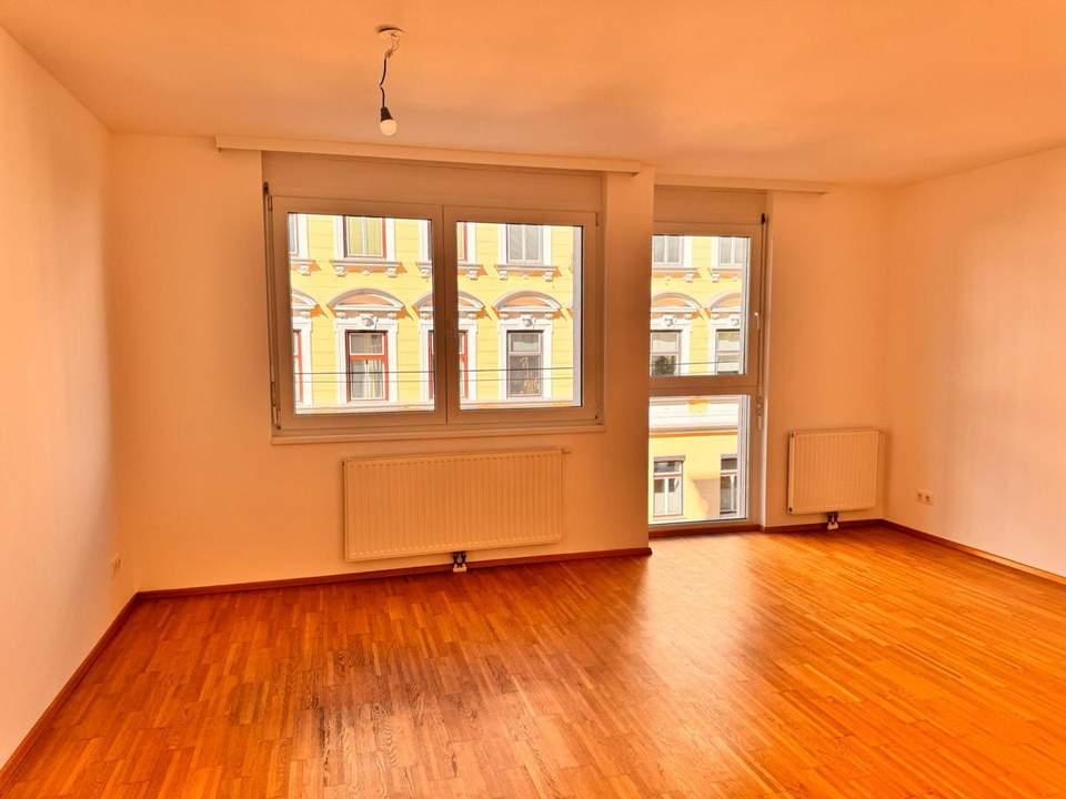 IHR NEUES ZUHAUSE MODERN; HELL; HOCHWERTIG