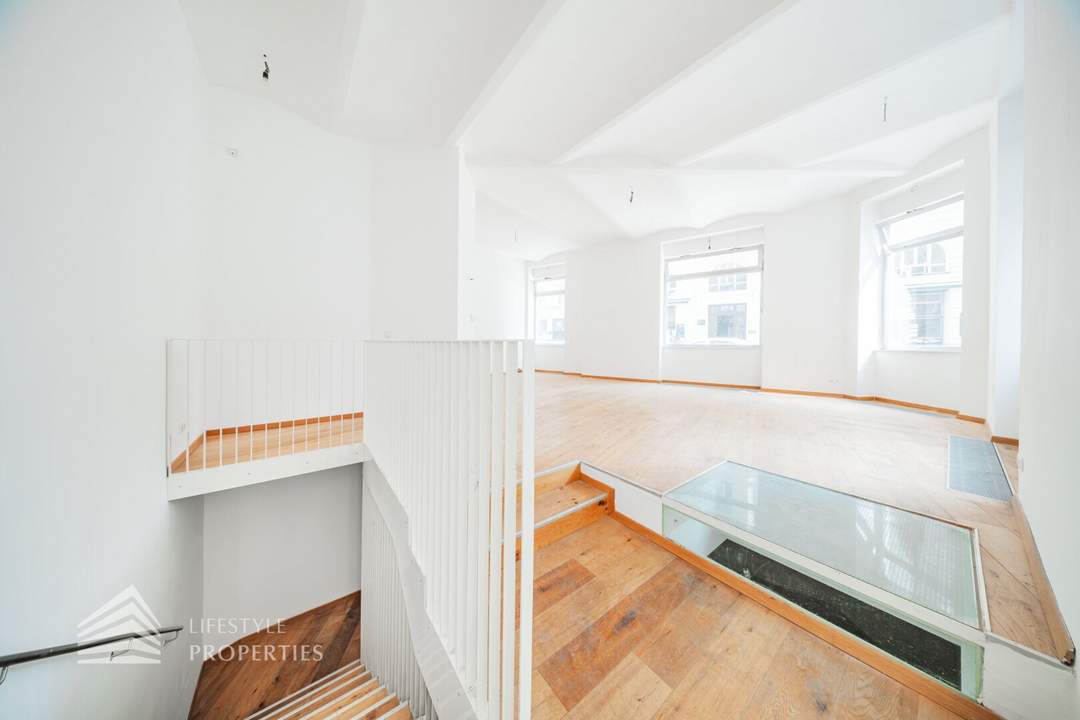 Geräumiges Altbau Geschäftslokal in Toplage