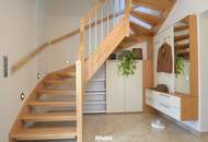 Neuwertiges Haus auf großem Baugrund in Randlage