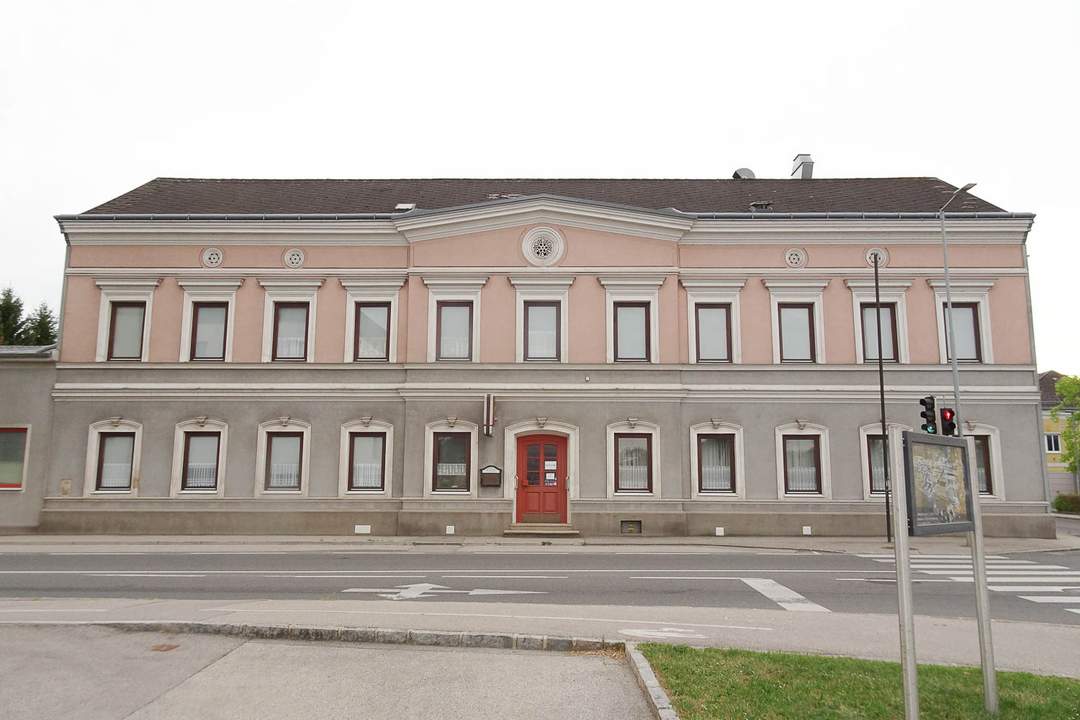 Bürgerwohnhaus mit 2.064 m² Grund in Zentrumslage und Gastronomie im gesamten Erdgeschoss sowie 250 m² Wohnfläche im Obergeschoss