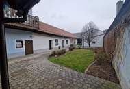 GROSSZÜGIGES LANDHAUS MIT GESCHLOSSENEM INNENHOF, WERKSTATT UND NEBENGEBÄUDEN IN PARADIESISCHER GRÜNRUHELAGE MIT MÖGLICHKEIT AUF STADEL UND KLEINE LANDWIRTSCHAFTLICHE FLÄCHE