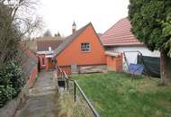 Gepflegtes Landhaus mit Carport, Nebengebäude, Garten und uneinsehbarem Innenhof