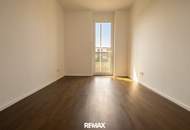 ERSTBEZUG – barrierefreie 3-Zimmer-Wohnung mit Einbauküche, Balkon und Tiefgaragenstellplatz in sonniger Lage!